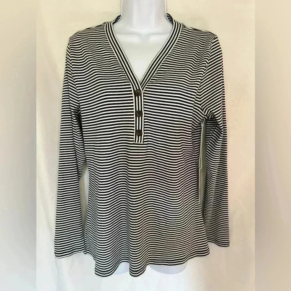Chico’s Stripe Ribbed Henley Tee, size 2, BNWT, SOLD OUT ONLINE - Picture 8 of 11